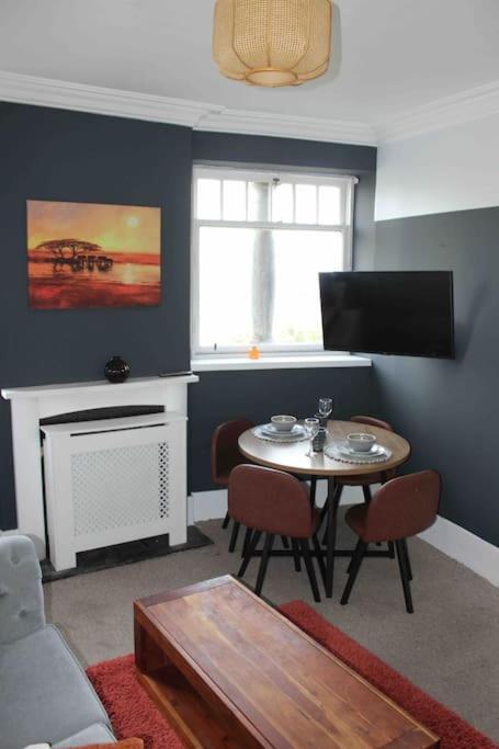 Executive Top Floor 1 Bedroom Apartment แอเบอร์ดีน ภายนอก รูปภาพ