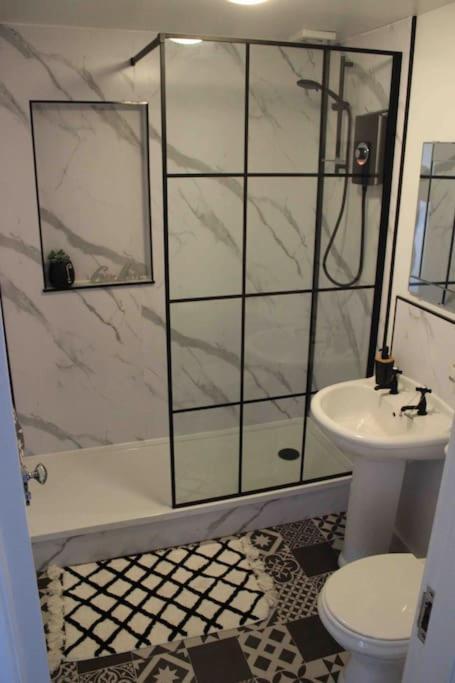 Executive Top Floor 1 Bedroom Apartment แอเบอร์ดีน ภายนอก รูปภาพ