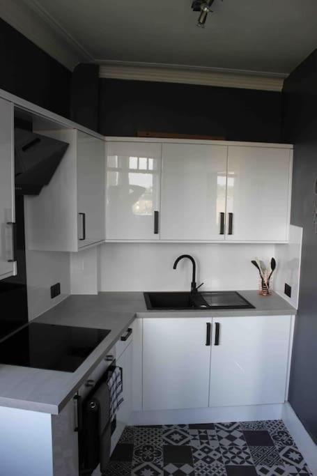 Executive Top Floor 1 Bedroom Apartment แอเบอร์ดีน ภายนอก รูปภาพ