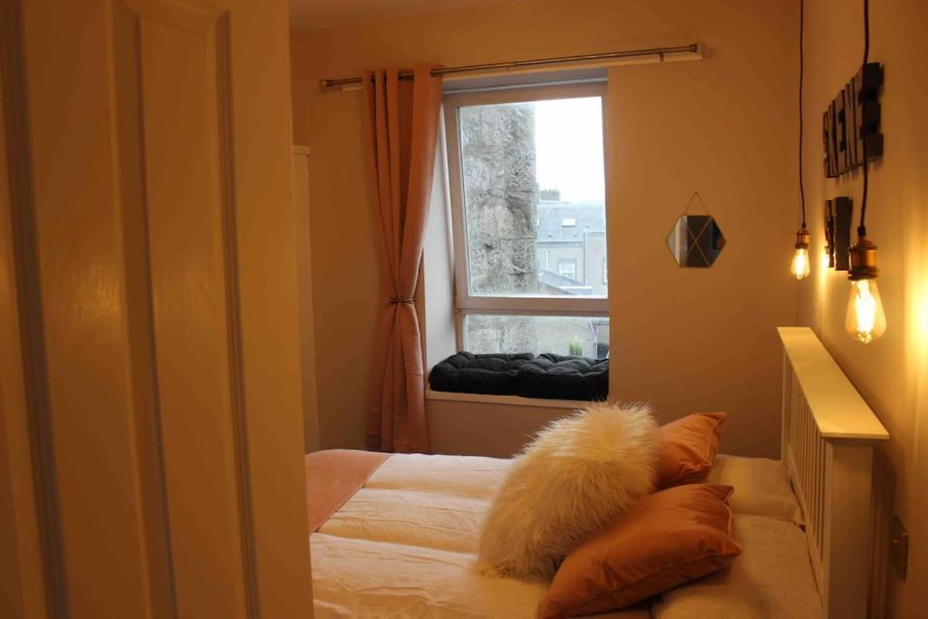 Executive Top Floor 1 Bedroom Apartment แอเบอร์ดีน ภายนอก รูปภาพ